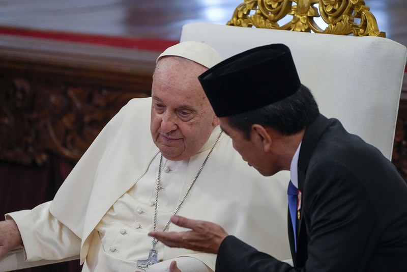 Paus Fransiskus Doakan Masyarakat Indonesia Hidup Damai dan Harmonis - Bagian 2