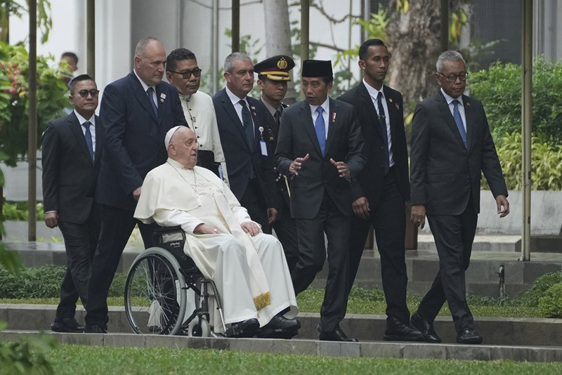 Paus Fransiskus Doakan Masyarakat Indonesia Hidup Damai dan Harmonis - Bagian 4