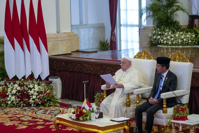 Paus Fransiskus Doakan Masyarakat Indonesia Hidup Damai dan Harmonis - Bagian 3