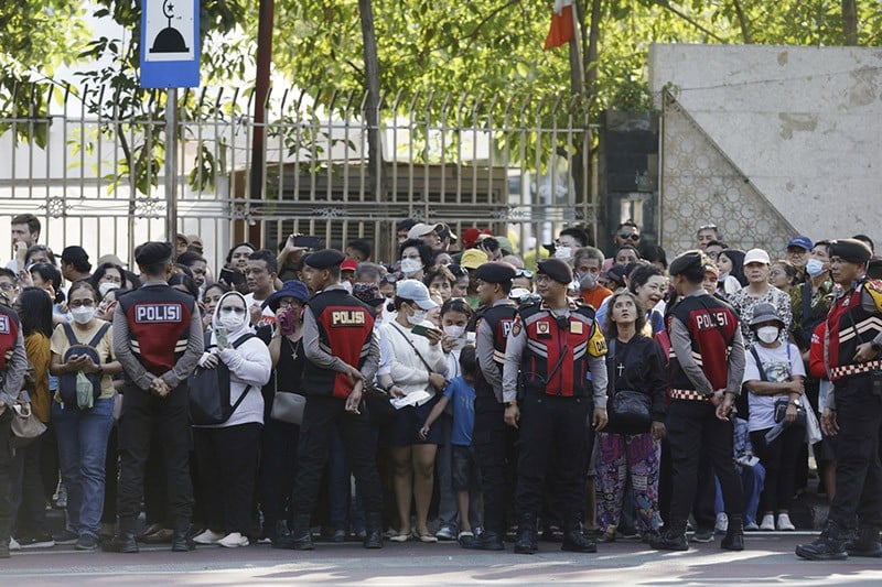 Antusiasme Warga Menyambut Kedatangan Paus Fransiskus - Bagian 2