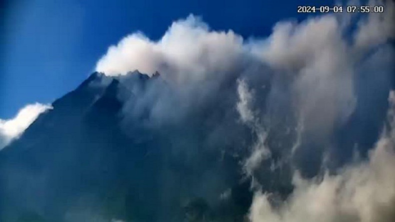 title Gunung Merapi Erupsi Hari Ini, Luncurkan Wedus Gembel Sejauh 1,3 Km Gunung Merapi Erupsi Hari Ini, Luncurkan Wedus Gembel Sejauh 1,3 Km