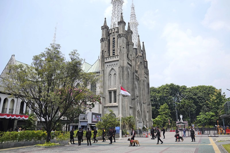 Paus Fransiskus ke Gereja Katedral Jakarta, Polisi Sebar Jihandak dan Anjing Pelacak - Bagian 2