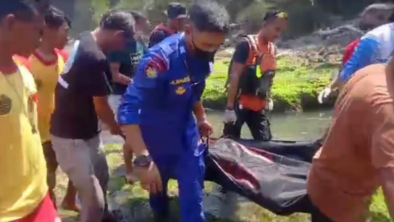 title Hilang 4 Hari Digulung Ombak, Nelayan di Lebak Ditemukan Tewas di Pantai Sawarna Hilang 4 Hari Digulung Ombak, Nelayan di Lebak Ditemukan Tewas di Pantai Sawarna
