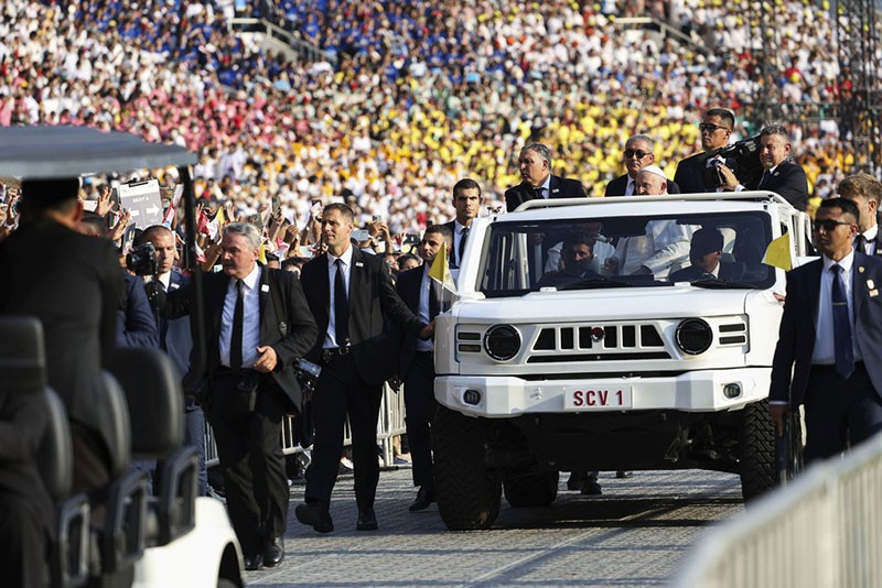 Rupa Popemobile, Mobil Maung MV3 Buatan Pindad Khusus Bawa Paus Fransiskus - Bagian 5
