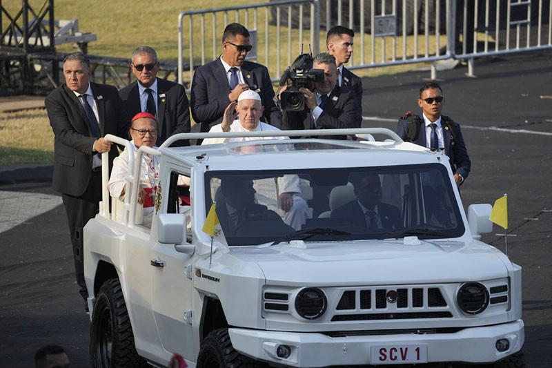 Rupa Popemobile, Mobil Maung MV3 Buatan Pindad Khusus Bawa Paus Fransiskus - Bagian 1