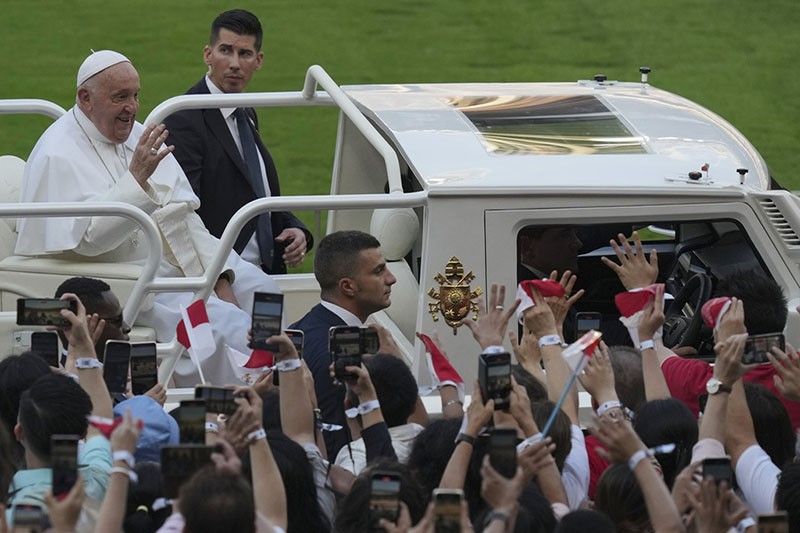 Rupa Popemobile, Mobil Maung MV3 Buatan Pindad Khusus Bawa Paus Fransiskus - Bagian 4