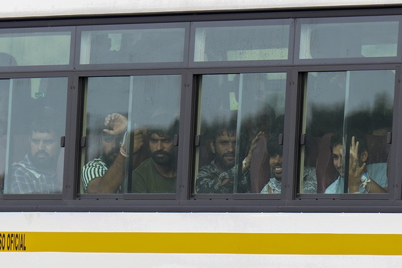 Ratusan Migran India dengan Tangan Diikat Dideportasi dari Panama - Bagian 4