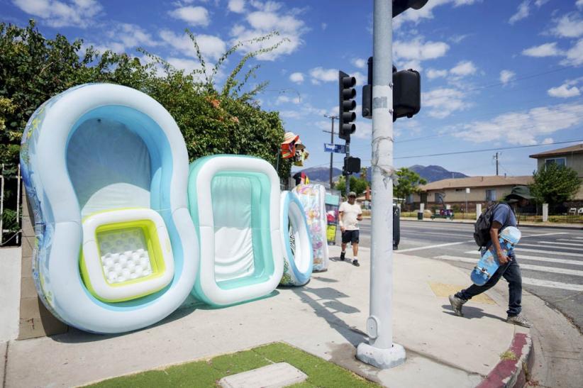 Cuaca Panas Ekstrem di AS, Topi hingga Kolam Renang Tiup Diincar Warga California - Bagian 3