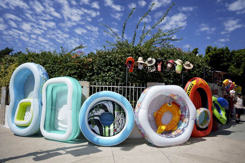 Cuaca Panas Ekstrem di AS, Topi hingga Kolam Renang Tiup Diincar Warga California - Bagian 1