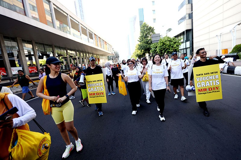 Keseruan Bagi-Bagi Bingkisan untuk Pengunjung Car Free Day - Bagian 1