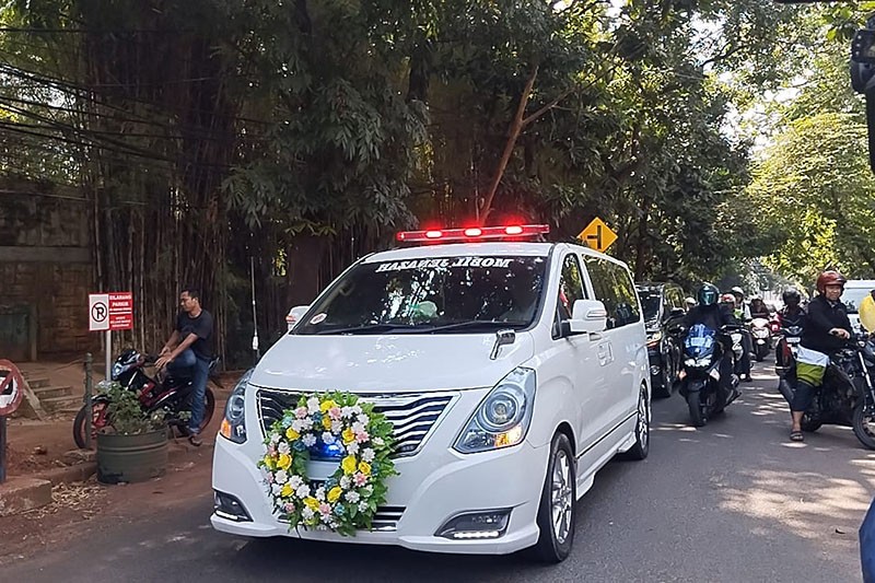 Pemakaman Puput Novel di Samping Masjid Baitul Hamid Jaksel - Bagian 2