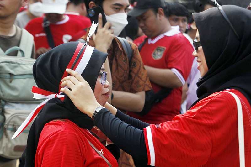 Ribuan Suporter Timnas Indonesia Berdatangan Siap Merahkan Stadion GBK - Bagian 2