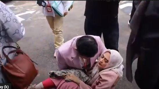 title Istri Mandala Soji Pingsan usai Dituntut Bayar Ganti Rugi Rp100 Miliar, Kasus Apa? Istri Mandala Soji Pingsan usai Dituntut Bayar Ganti Rugi Rp100 Miliar, Kasus Apa?