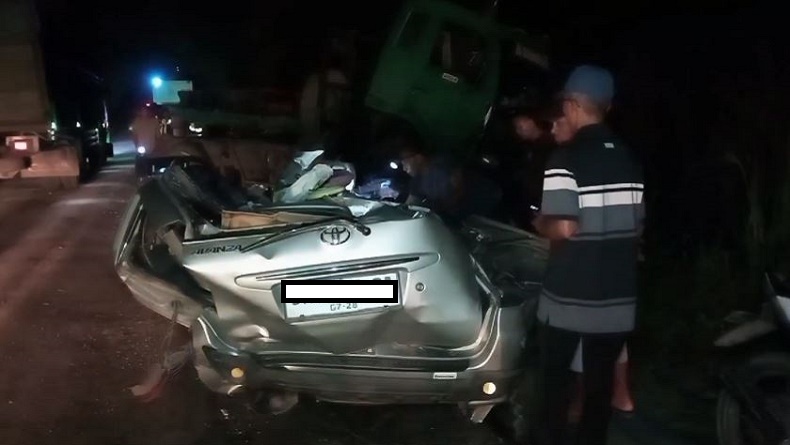 title Kronologi Kecelakaan Tewaskan 3 Orang Sekeluarga di Asahan, Tertimpa Truk Peti Kemas dalam Mobil Kronologi Kecelakaan Tewaskan 3 Orang Sekeluarga di Asahan, Tertimpa Truk Peti Kemas dalam Mobil