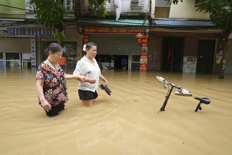 Imbas Topan Yagi, Permukiman Ibu Kota Vietnam Banjir - Bagian 1