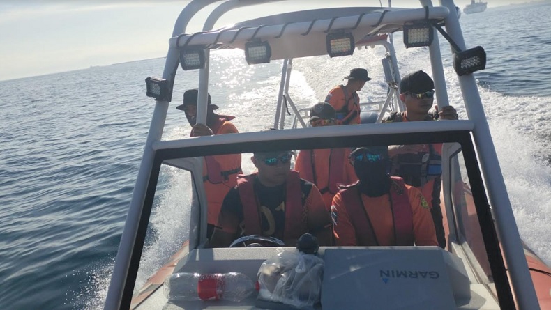 title Speedboat Angkut 16 Orang Terbalik di Perairan Nunukan Kaltara, 4 Tewas 4 Hilang Speedboat Angkut 16 Orang Terbalik di Perairan Nunukan Kaltara, 4 Tewas 4 Hilang
