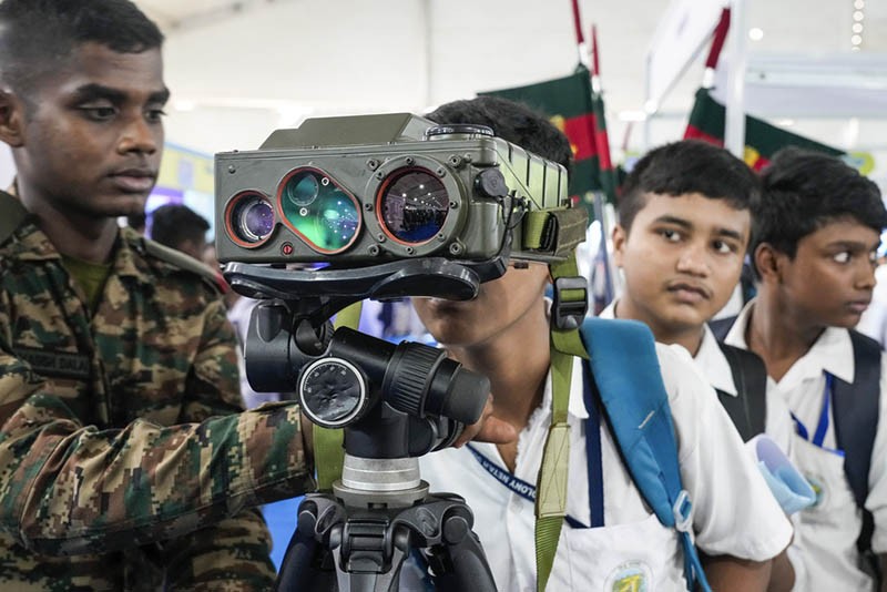 India Pamer Alutsista Buatan Lokal pada Pameran Pertahanan Nasional - Bagian 3