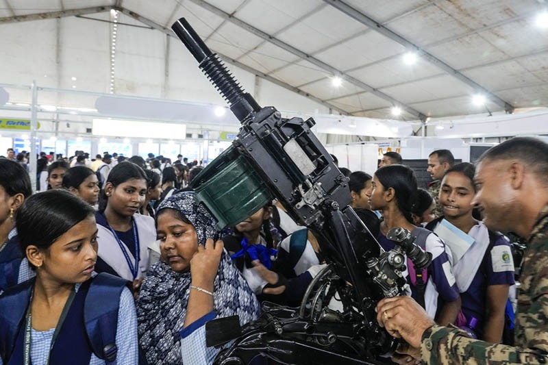 India Pamer Alutsista Buatan Lokal pada Pameran Pertahanan Nasional - Bagian 5