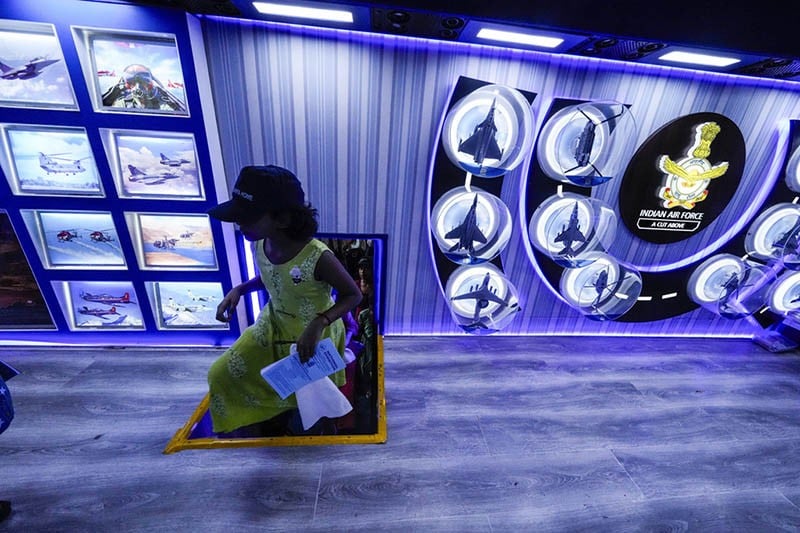 India Pamer Alutsista Buatan Lokal pada Pameran Pertahanan Nasional - Bagian 6