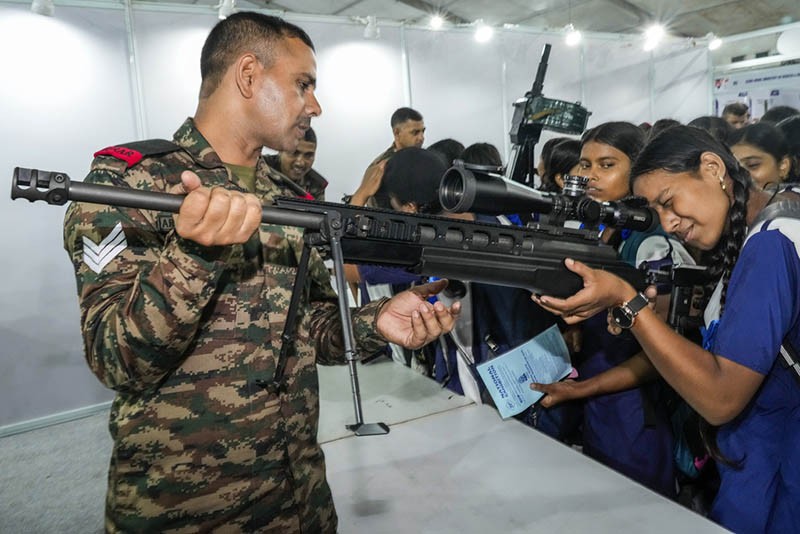 India Pamer Alutsista Buatan Lokal pada Pameran Pertahanan Nasional - Bagian 1