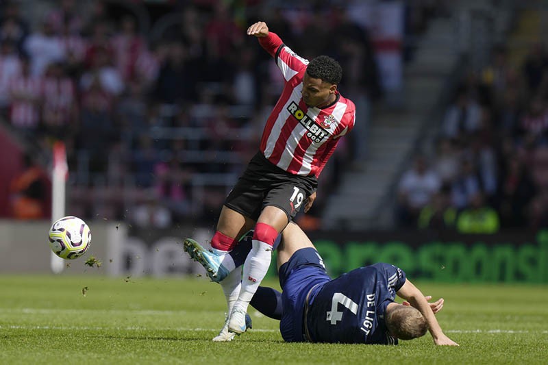 Setan Merah Ngamuk, Man United Gulung Southampton 0-3 - Bagian 4
