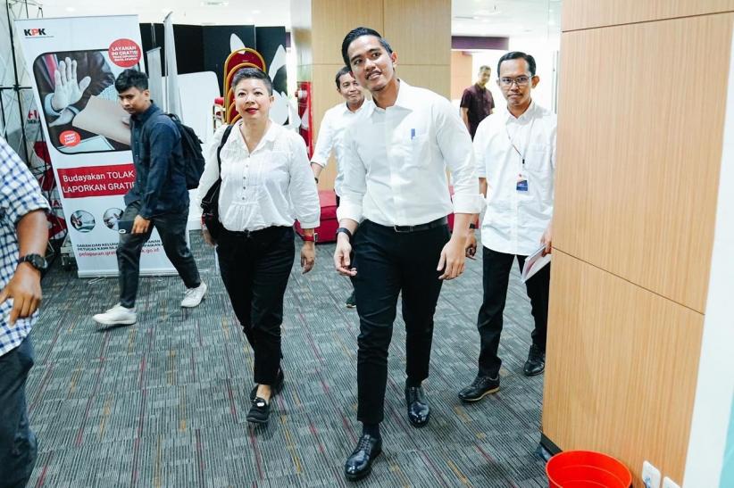 Penampilan Kaesang Datangi KPK, Klarifikasi soal Jet Pribadi? - Bagian 3