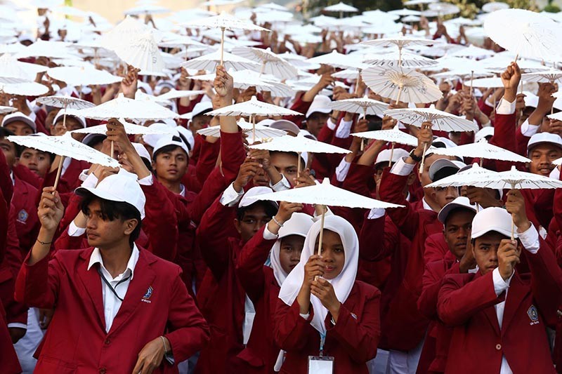 Mahasiswa Surabaya Tulis Pesan Harapan kepada Presiden dan DPR Terpilih - Bagian 5