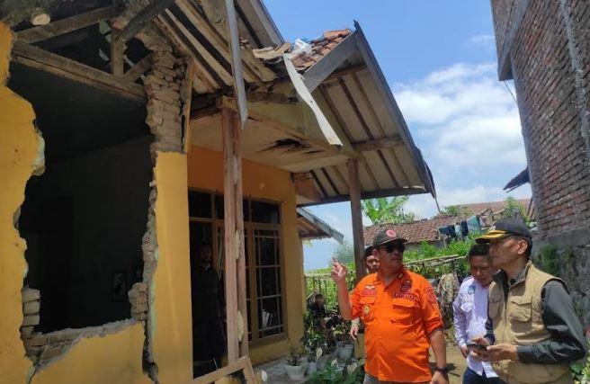 title Update Korban Gempa Kabupaten Bandung M 5,0, BNPB: 81 Luka-luka, 450 Warga Mengungsi Update Korban Gempa Kabupaten Bandung M 5,0, BNPB: 81 Luka-luka, 450 Warga Mengungsi