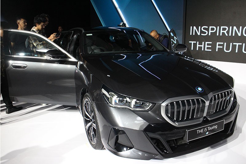 BMW Indonesia Luncurkan BMW i5 Touring dan Layanan Individual Two-Tone Finish - Bagian 5