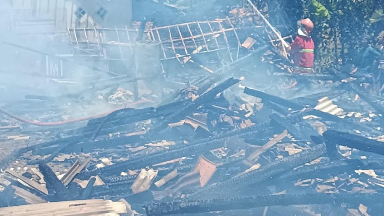 title Ponpes di Lebak Terbakar, Kobong Santri Beserta Kitab-kitab Hangus Ponpes di Lebak Terbakar, Kobong Santri Beserta Kitab-kitab Hangus