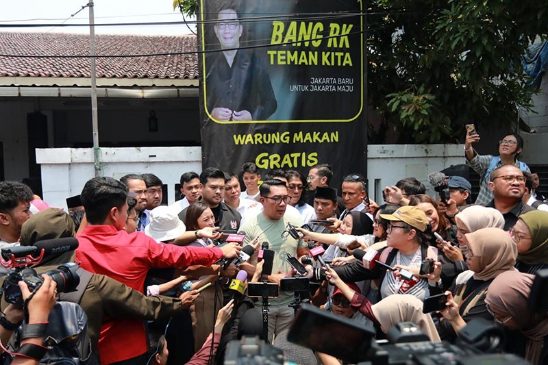 Ridwan Kamil Puji Posko Makan Gratis di Warakas - Bagian 5