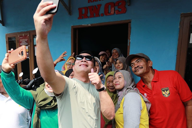 Ridwan Kamil Puji Posko Makan Gratis di Warakas - Bagian 3