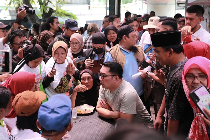 Ridwan Kamil Puji Posko Makan Gratis di Warakas - Bagian 2