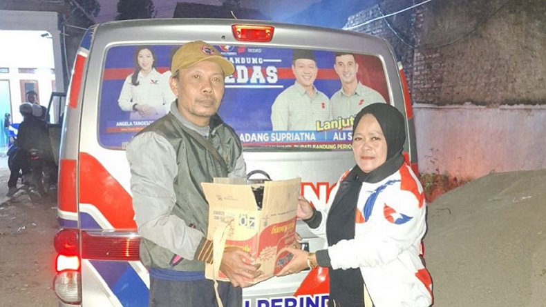 title Partai Perindo Bandung Serahkan Bantuan Paket Sembako untuk Korban Gempa di Cibereum Partai Perindo Bandung Serahkan Bantuan Paket Sembako untuk Korban Gempa di Cibereum