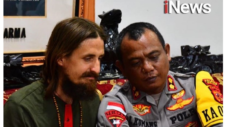 title Pilot Susi Air Dibebaskan KKB OPM setelah 1,5 Tahun Disandera Pilot Susi Air Dibebaskan KKB OPM setelah 1,5 Tahun Disandera