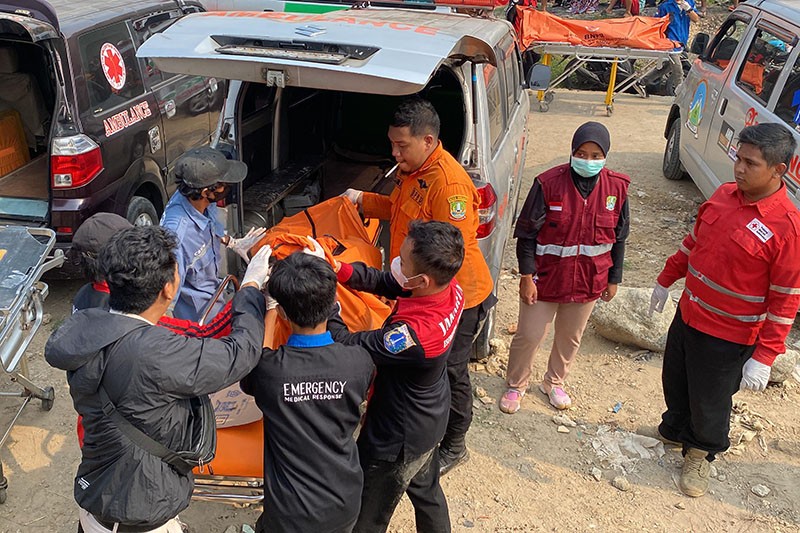 Penampakan 7 Mayat Ditemukan di Pinggir Kali Bekasi - Bagian 2