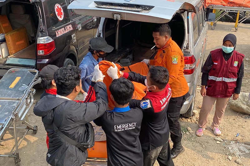 Penampakan 7 Mayat Ditemukan di Pinggir Kali Bekasi - Bagian 3