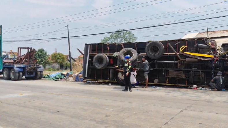 title Korban Luka dan Tewas Kecelakaan Bus di Pati Dievakuasi ke RSUD dr Sutrasno Rembang Korban Luka dan Tewas Kecelakaan Bus di Pati Dievakuasi ke RSUD dr Sutrasno Rembang