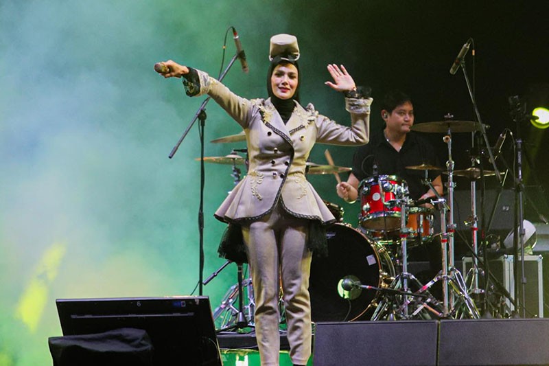 Penampilan Mulan Jameela Bikin Heboh Pestapora 2024 - Bagian 2