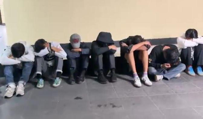 title 13 Suporter Persija Ditangkap usai Rusak Rumah Pendukung Persib di Sukabumi 13 Suporter Persija Ditangkap usai Rusak Rumah Pendukung Persib di Sukabumi