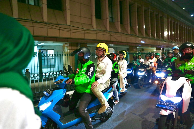 Potret Ridwan Kamil-Suswono Pilih Naik Ojek Online ke KPUD Jakarta - Bagian 2
