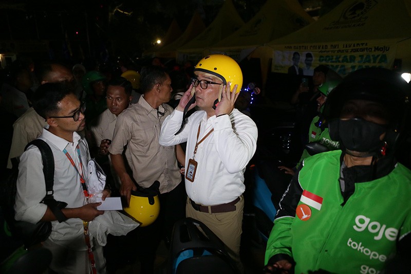 Potret Ridwan Kamil-Suswono Pilih Naik Ojek Online ke KPUD Jakarta - Bagian 4