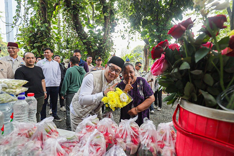 RK-Suswono Ziarah ke Makam MH Thamrin dan Benyamin Sueb di Karet Bivak - Bagian 6