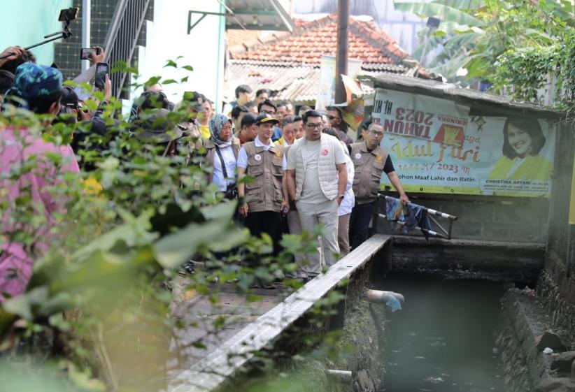 Foto-Foto Serunya Warga Pancoran Bertemu Ridwan Kamil yang Blusukan Pagi-Pagi - Bagian 6