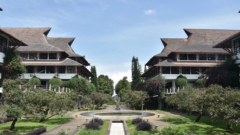title Viral Mahasiswa Penerima Beasiswa UKT Wajib Kerja Paruh Waktu, Ini Respons Ketua KM ITB Viral Mahasiswa Penerima Beasiswa UKT Wajib Kerja Paruh Waktu, Ini Respons Ketua KM ITB