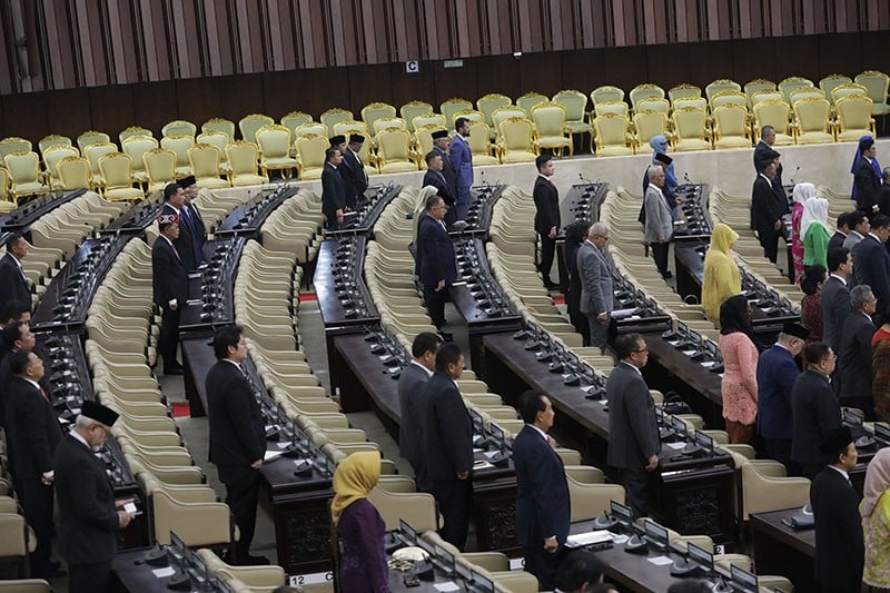 Deretan Kursi Kosong pada Sidang Paripurna Akhir Masa Jabatan, Banyak Anggota Absen - Bagian 1