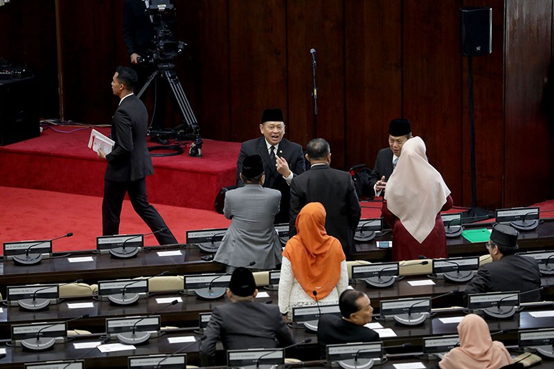 Deretan Kursi Kosong pada Sidang Paripurna Akhir Masa Jabatan, Banyak Anggota Absen - Bagian 4