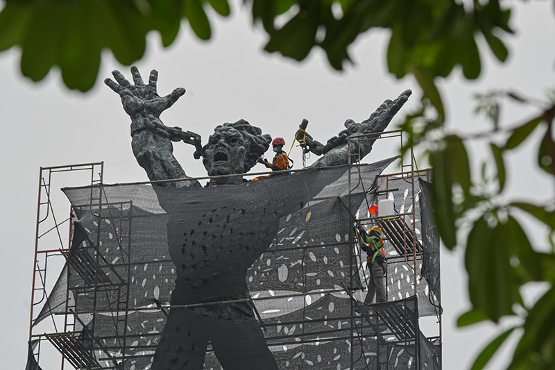 Perawatan Monumen Pembebasan Irian Barat di Lapangan Banteng - Bagian 4
