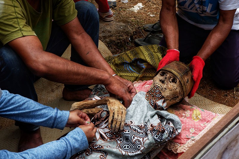Tradisi Manene Toraja, Ritual Adat Membersihkan Jasad untuk Menghormati Leluhur - Bagian 2