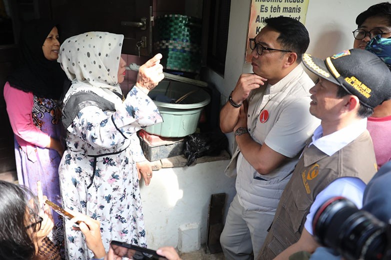 Foto-Foto Serunya Warga Pancoran Bertemu Ridwan Kamil yang Blusukan Pagi-Pagi - Bagian 1